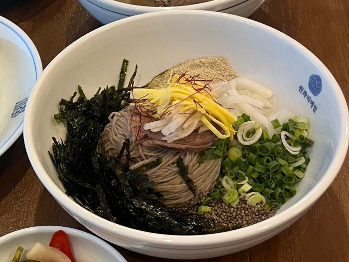 메밀, 들기름, 통들깨 삼총사의 변주곡… 원화리메밀 화순본점