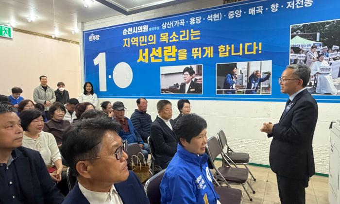 지역위원장인 김문수 국회의원이 인사말을 하고 있다  사진조성진 기자