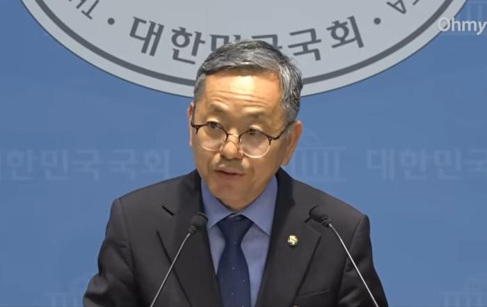 김문수 의원은 5월 27일 국회에서 노관규 후보에 대한 의혹 해명과 사퇴를 요구하는 기자회견을 열었다  사진오마이TV 캡처